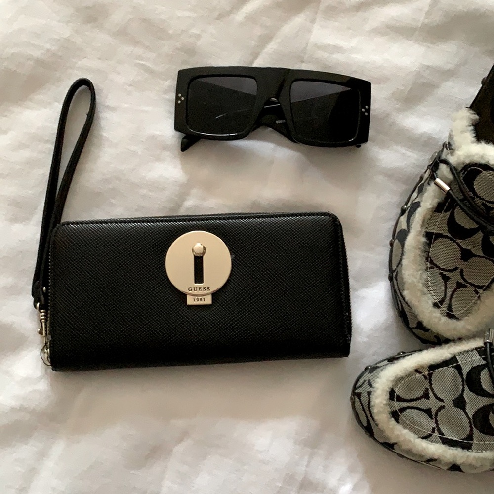Guess wallet
